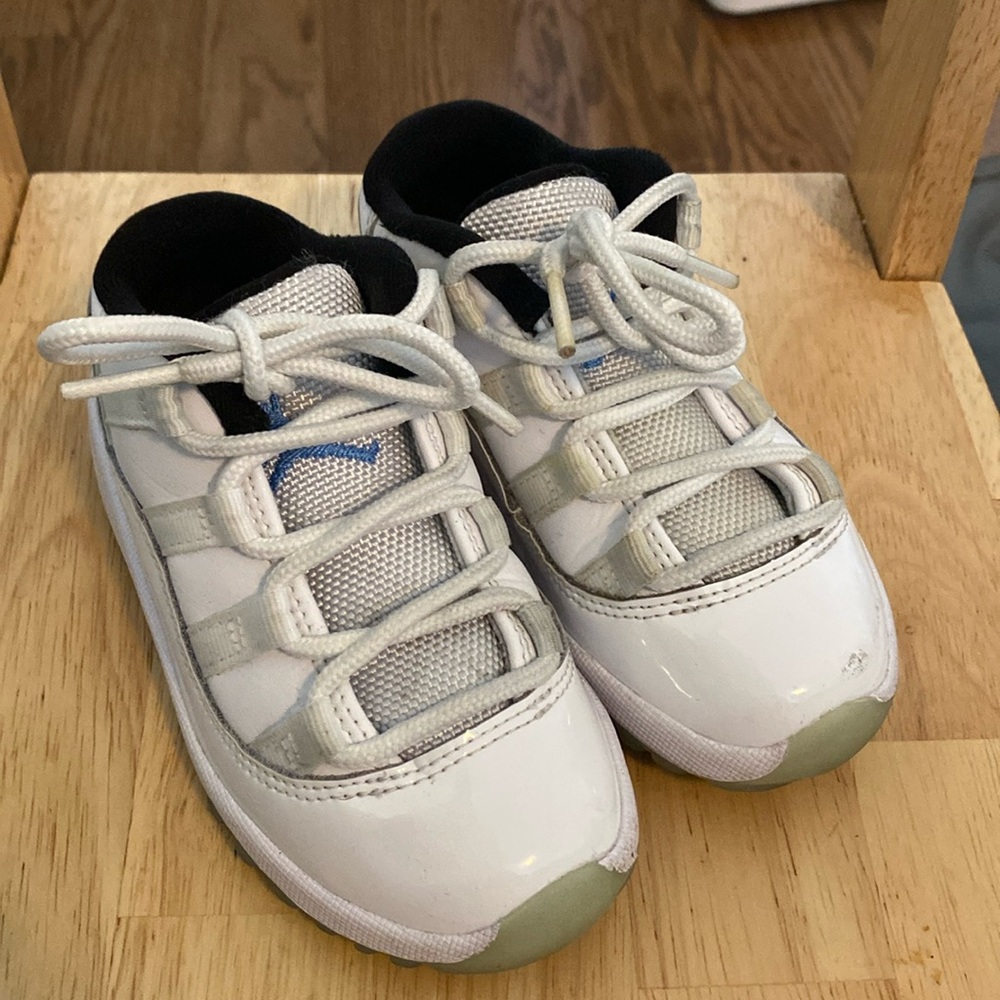 Air Jordan 11 Retro Low legend blue. TODDLER